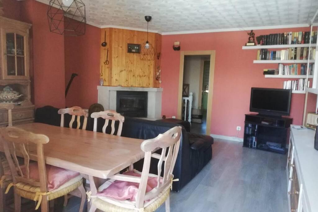 Casa Con Terraza/Confortable House With Terrace Aigues Екстериор снимка